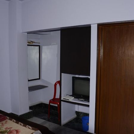 כלכותה Kim Lawn Guest House מראה חיצוני תמונה