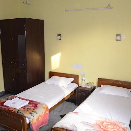 כלכותה Kim Lawn Guest House מראה חיצוני תמונה