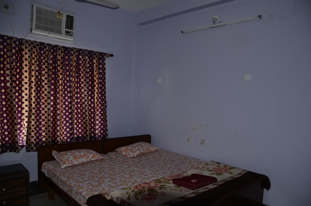 כלכותה Kim Lawn Guest House חדר תמונה